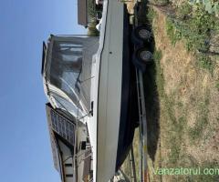 Barca cabinata cu prelata fara motor