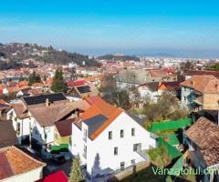 La poalele Tâmpei — vilă contemporană în Schei